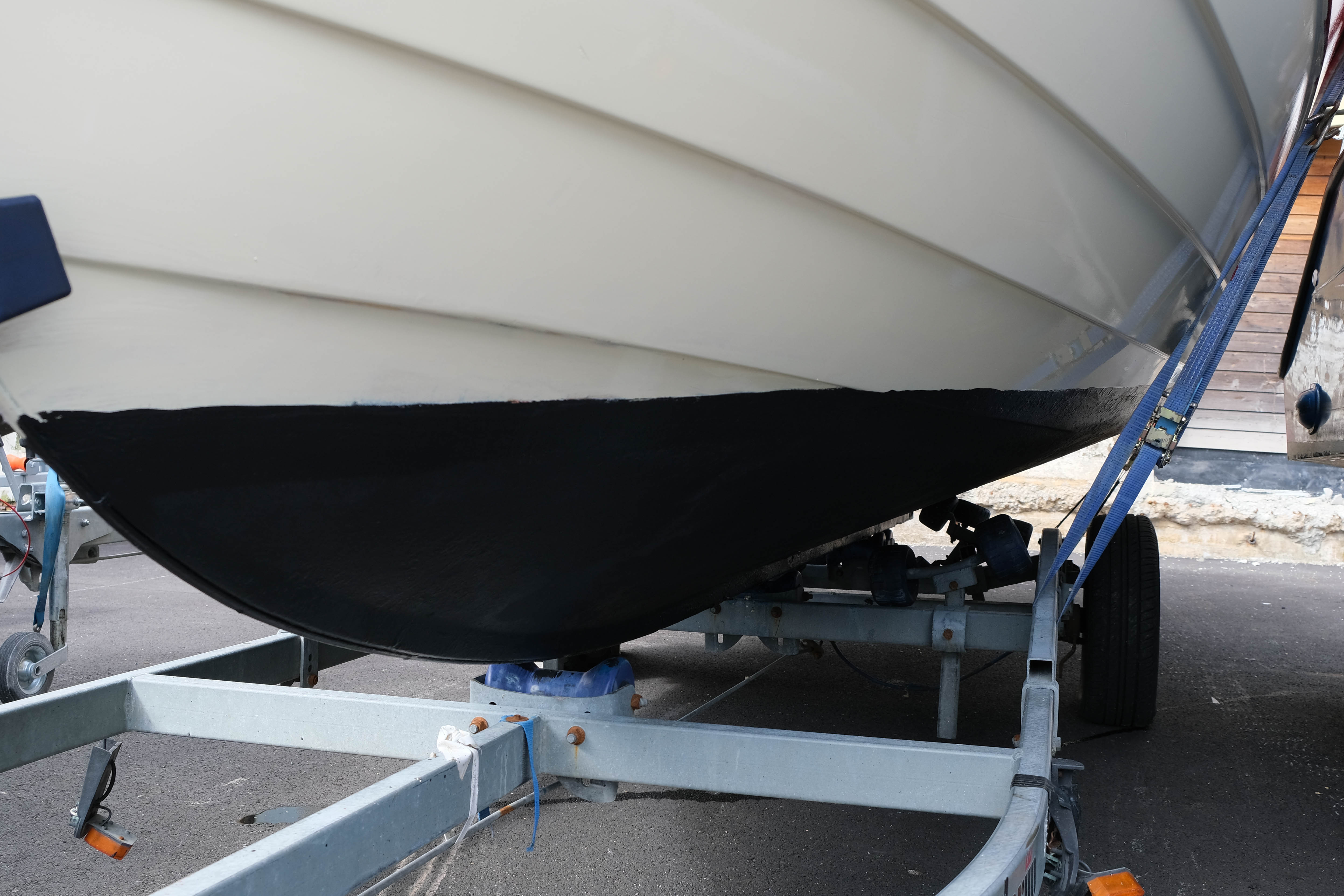 Pellachrom Tropikal 830 černá (odstín 835) 1Kg lodní nátěr antifouling
